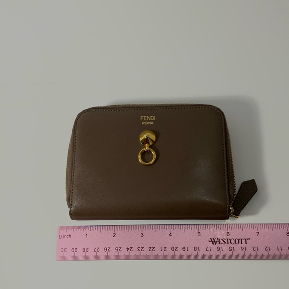 FENDI Bifold Wallet Visor
Way Leather Brown Women's
8M0401-6GM - Picture 3 of 16